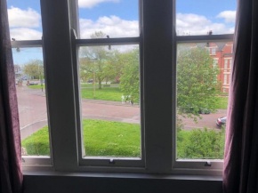 Double-Rooms Free Street Parking Near LFC